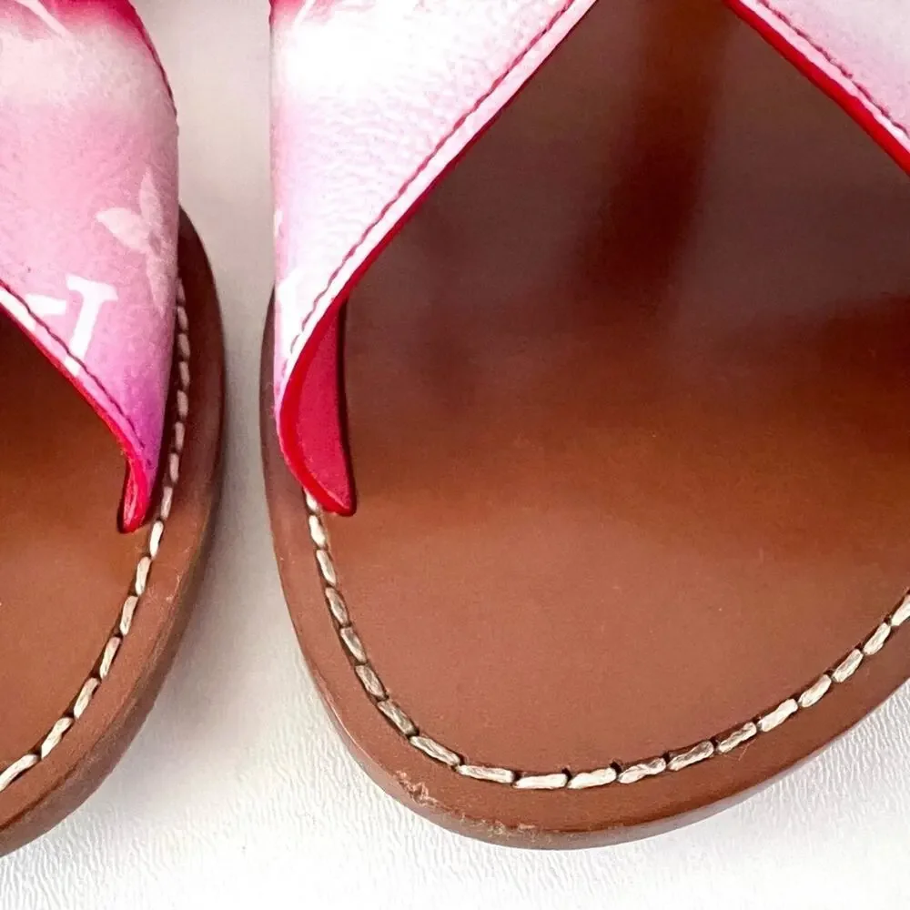LOUIS VUITTON || Escale Palma Ombre Monogram Slide Sandals Pink EU 37.5